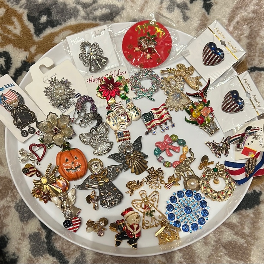 Lot of 44 assorted holiday brooches